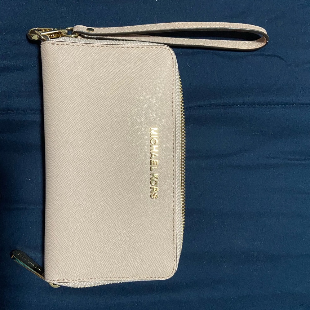 COPY - Michael Kors Jet Set Travel Wallet